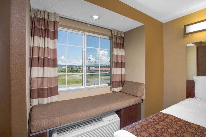 Room 14 of 22