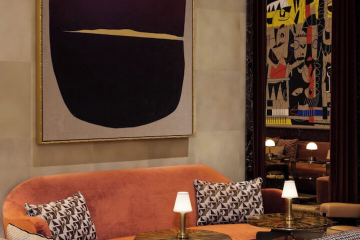 Lounge 129 of 182