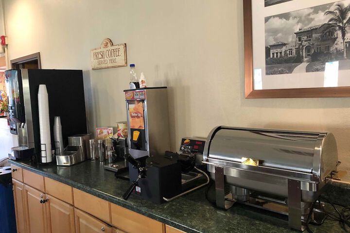 Breakfast/Coffee Service 73 of 110