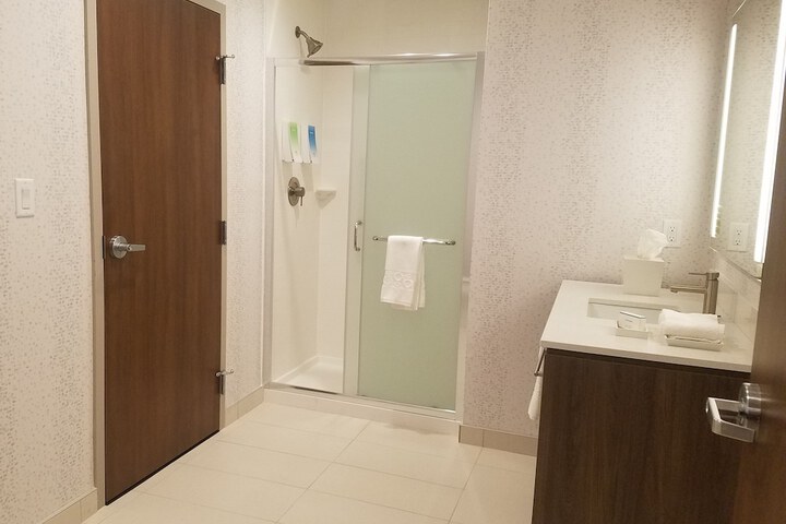 Room 27 of 47