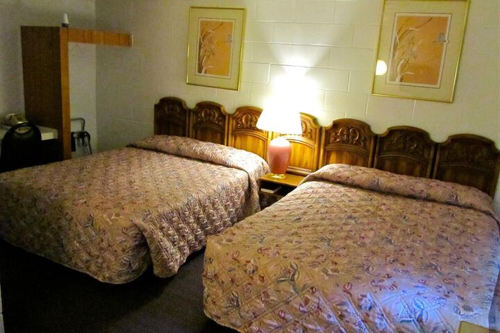 Room 7 of 12