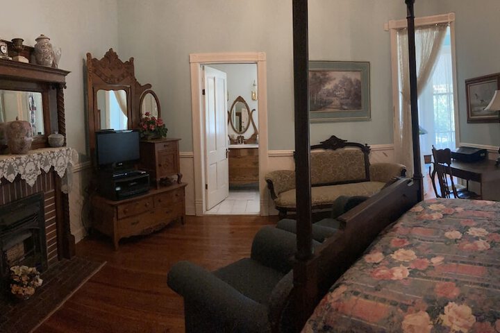 Room 9 of 33