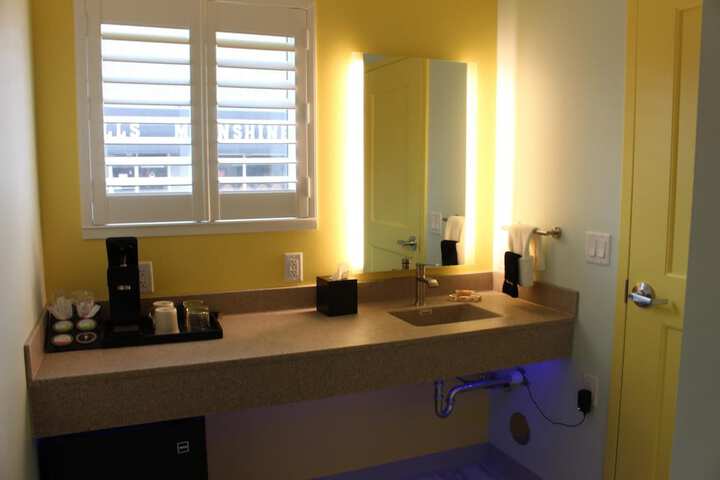Room 25 of 48