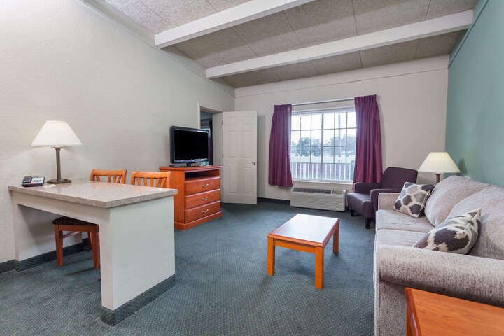 Room 7 of 15