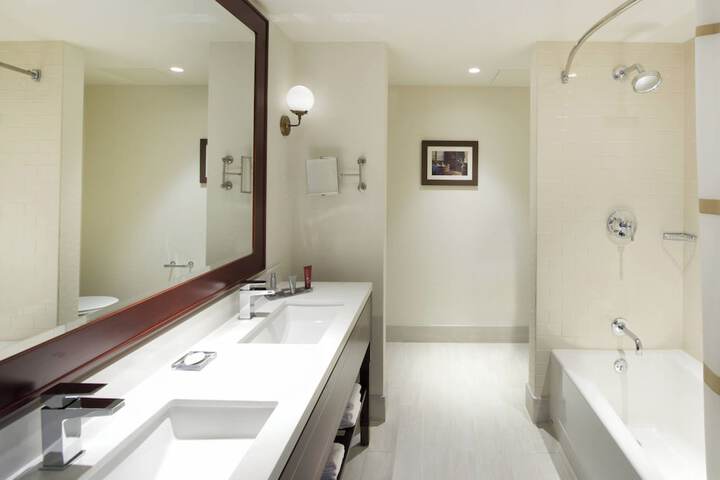 Room 35 of 102