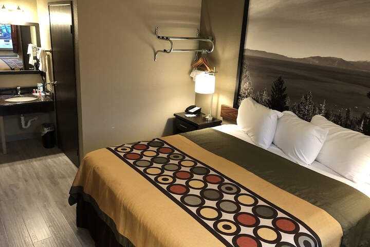 Room 5 of 19