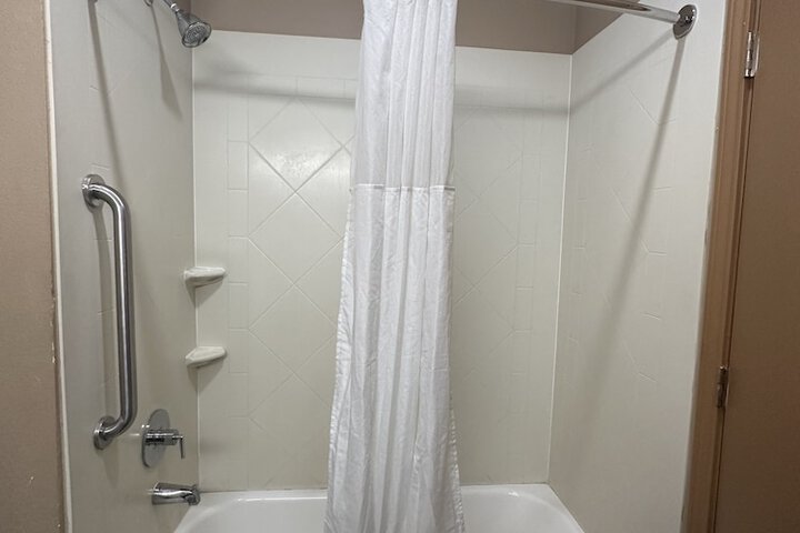 Room 16 of 36