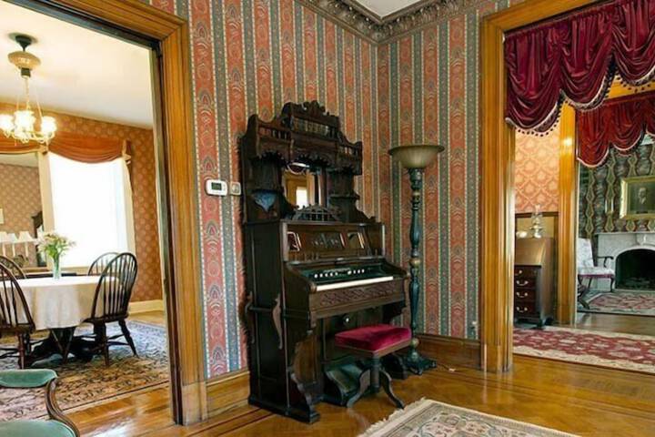 Room 27 of 39