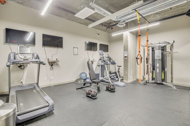 By Seaport Village & Navy Base! Chic Condo w / Pool