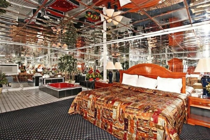 Room 16 of 37