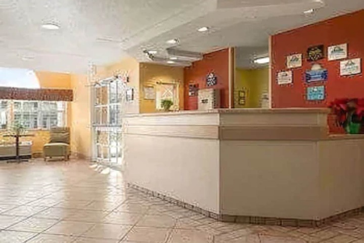 Days Inn & Suites by Wyndham Lafayette IN