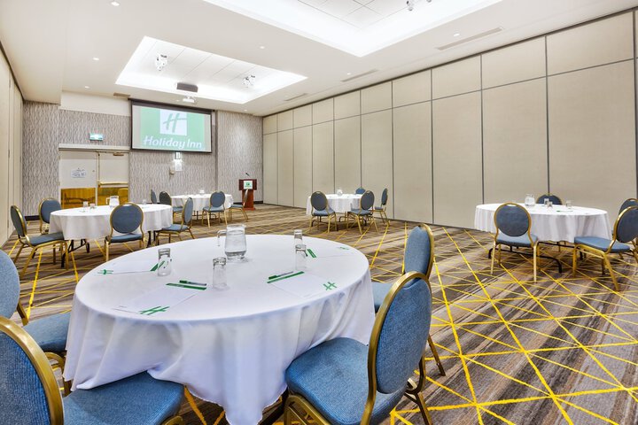 Ballroom/Hall 80 of 88