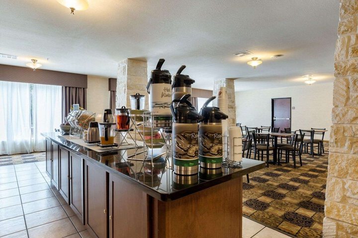 Quality Suites Huntsville Near University