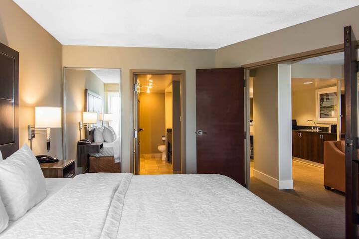 Room 28 of 67
