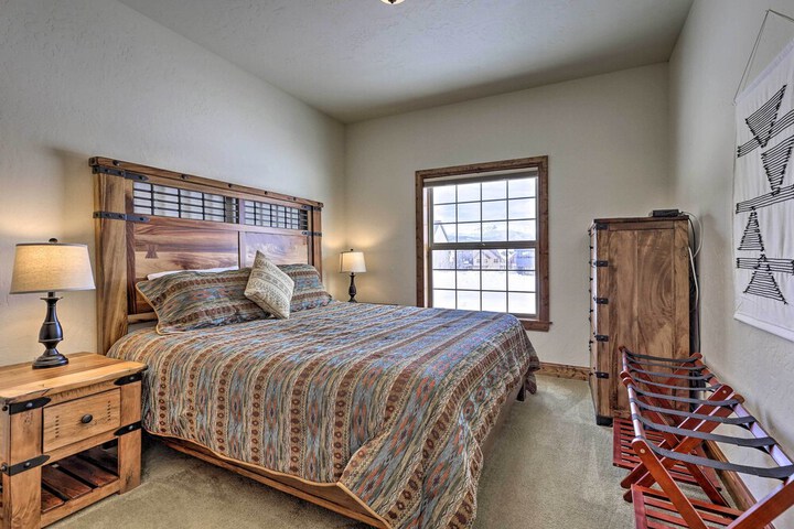 Luxe Rocky Mtn Retreat w / Hot Tub - by Winter Park