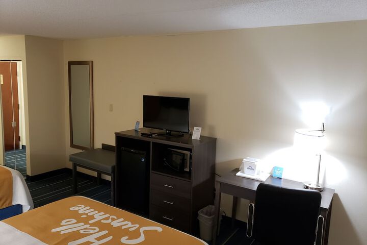 Room 9 of 25
