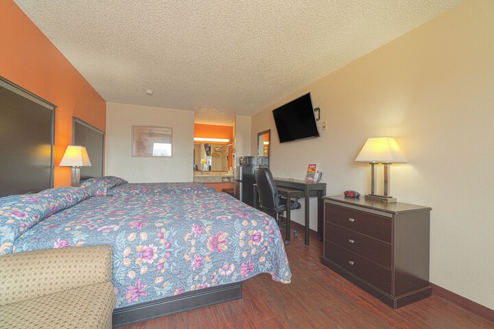 Regency Inn & Suites by OYO Bay City TX