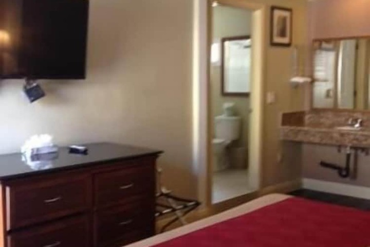 Room 9 of 15