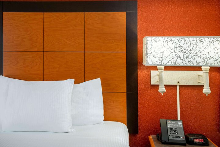 Room 18 of 60
