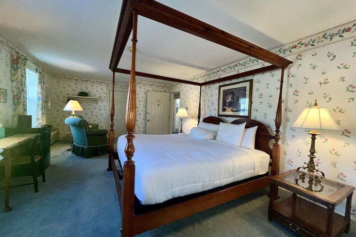 Strawtown Inn & Events