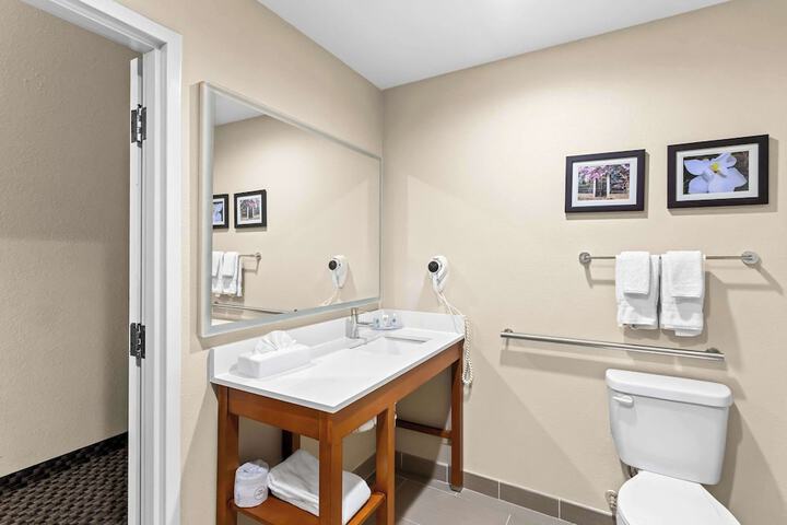 Room 27 of 54