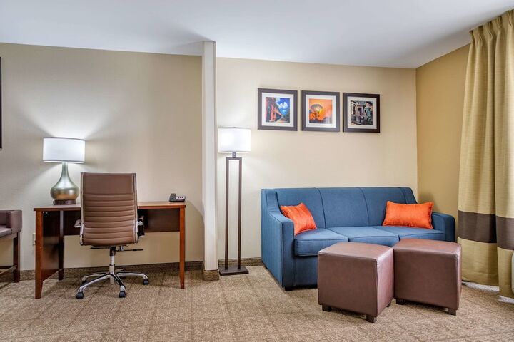 Room 32 of 46