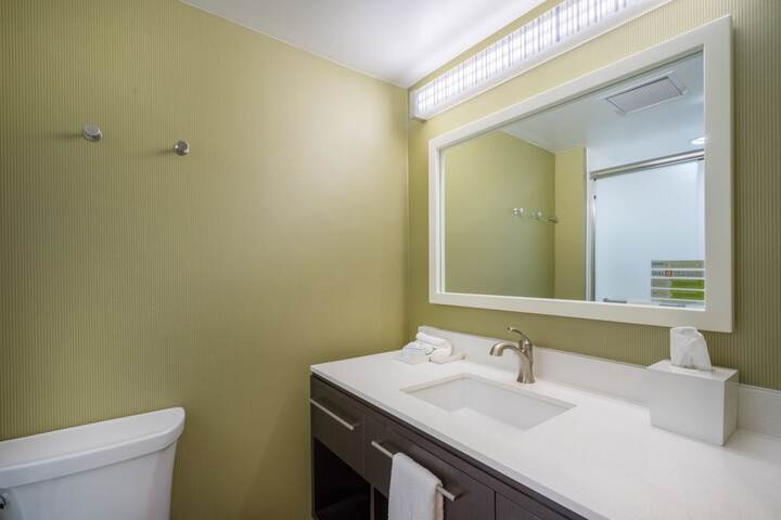 Home2 Suites by Hilton Bowling Green Hotel