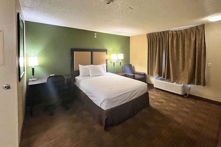 Room 6 of 27