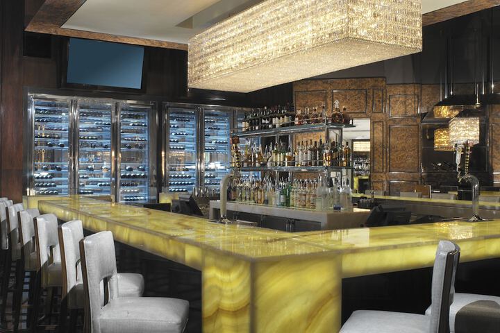 Lounge 143 of 181
