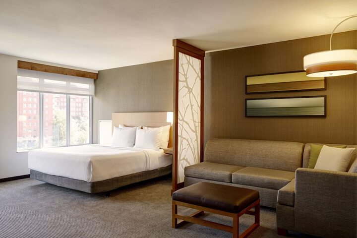 Room 10 of 38