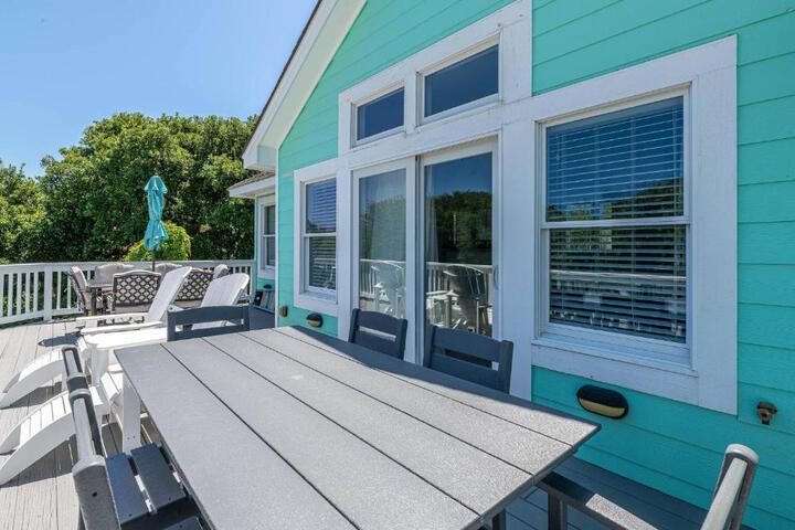 Family Tradition - Duck Landing Oceanside, 130 Yds to Beach, Pool, Hot Tub, Tiki Bar