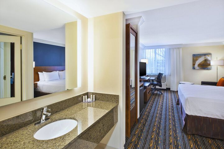 Room 10 of 22