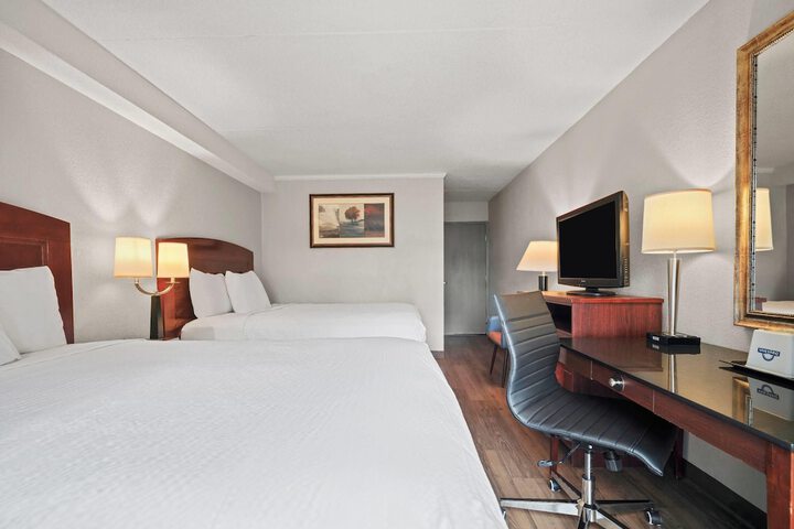 Days Inn by Wyndham Utica