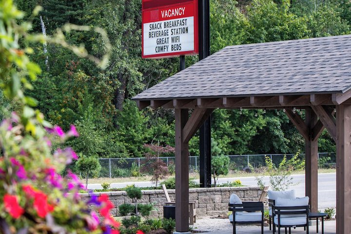 Swiss Chalet Motel