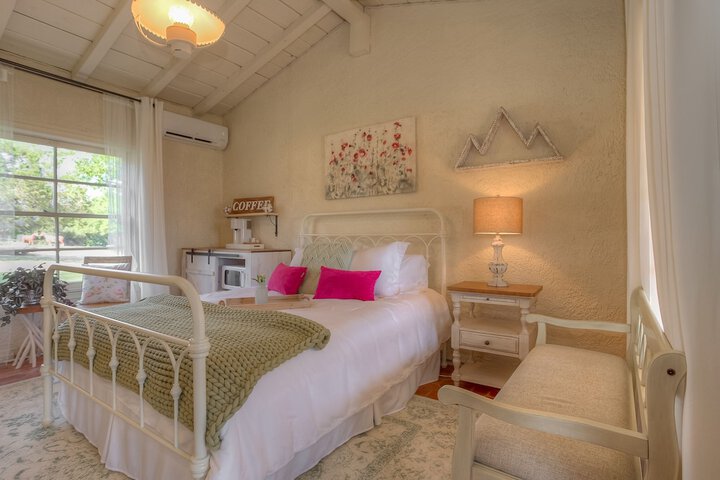 Room 25 of 103