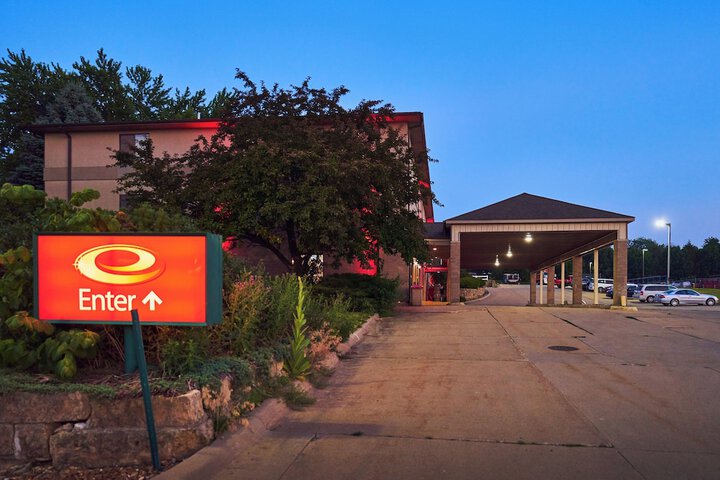 Hotel 5 of 77