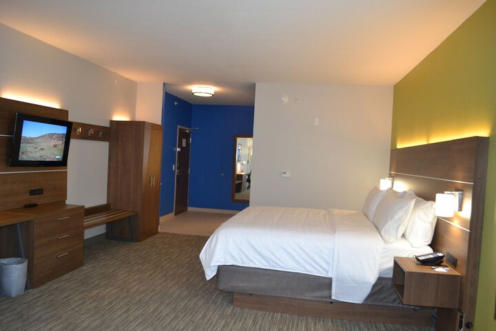 Room 10 of 34