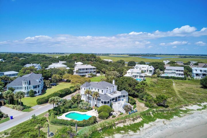 Haven by Avantstay Luxury Beachfront Home w / Pool & Gorgeous Patios