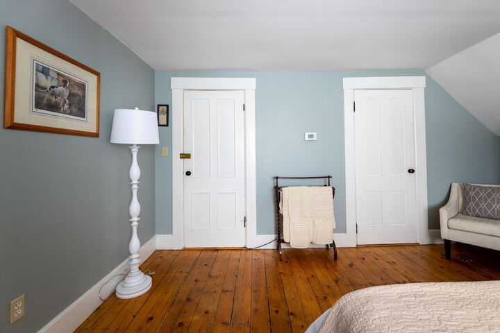 Room 32 of 76
