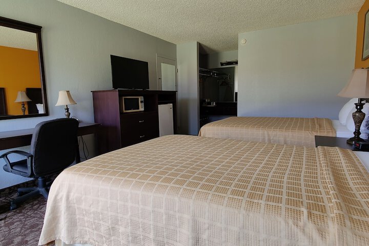Countryside Inn & Suites