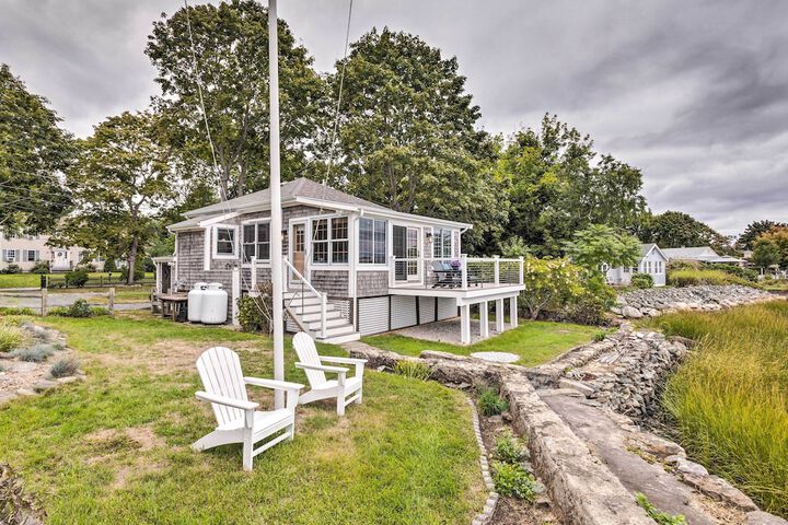 Charming Bristol Cottage w / Private Beach!