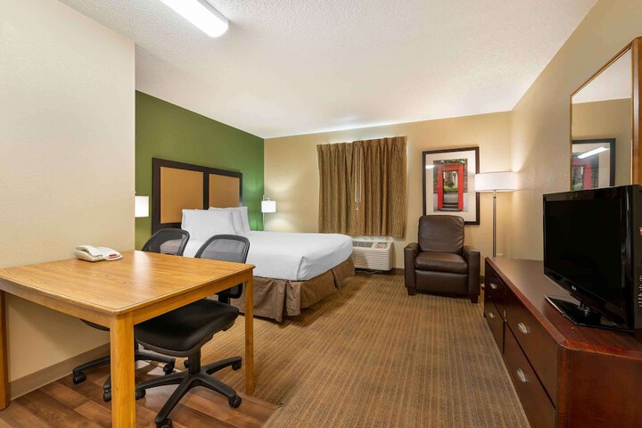 Room 17 of 28