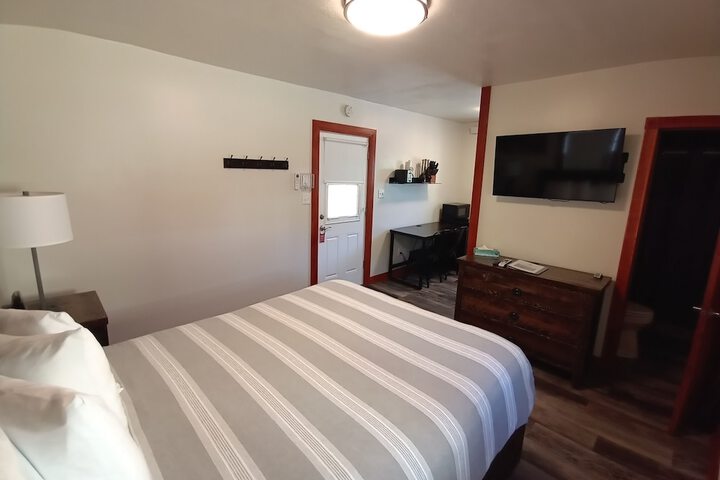 Room 33 of 81