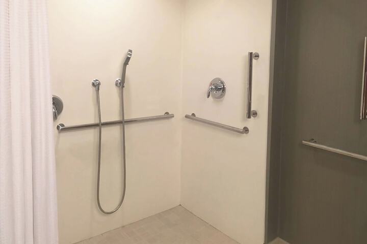 Room 10 of 46
