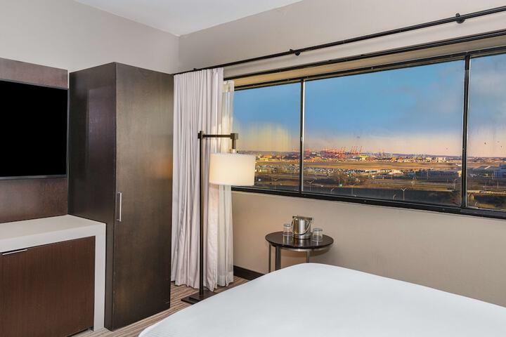 DoubleTree by Hilton Hotel Newark Airport