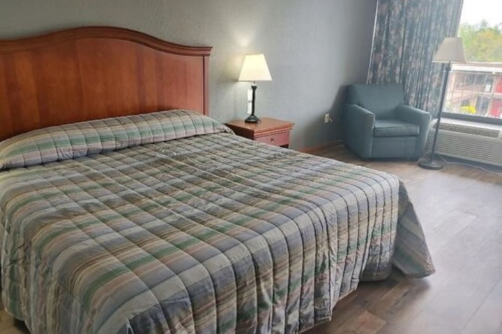 Room 16 of 25