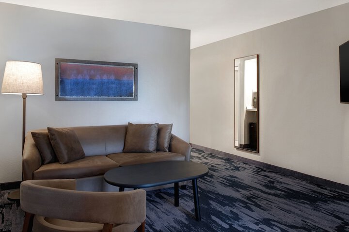 Room 73 of 99