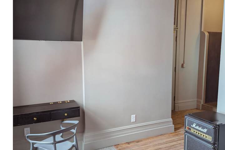The Well Hotel & Taproom