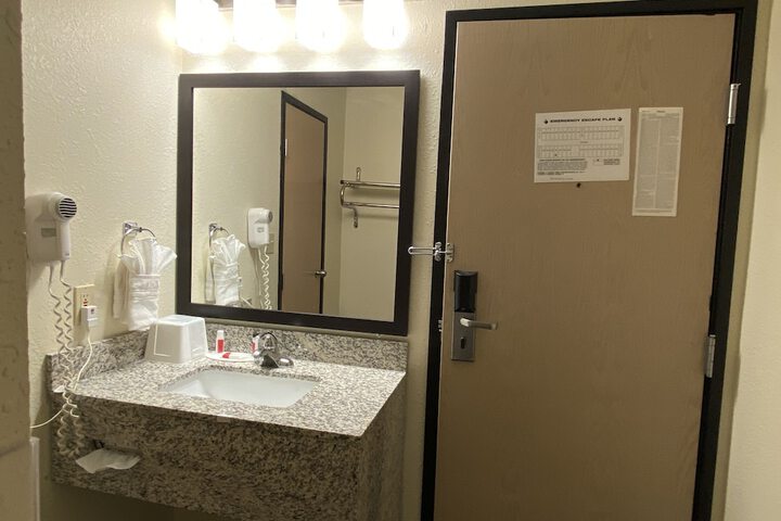 Room 27 of 43