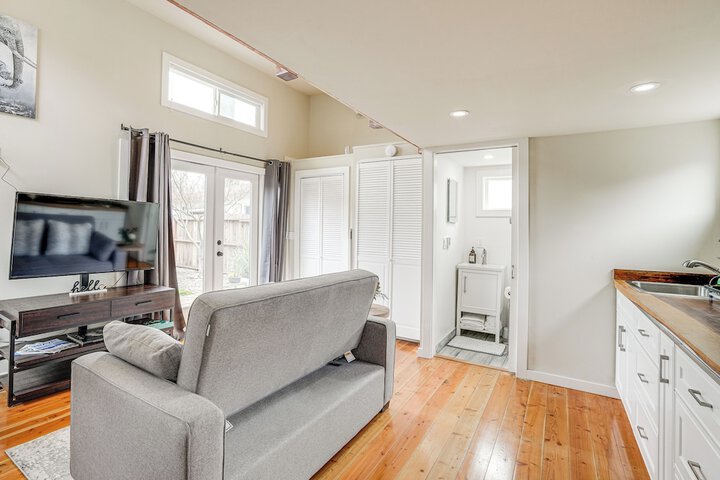 Pacheco / martinez Studio: 22 Mi to Dtwn Oakland!